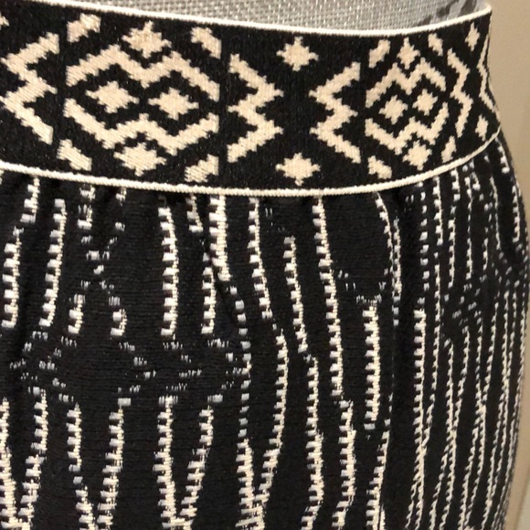 Black and ecru skirt - Picture 2 of 3